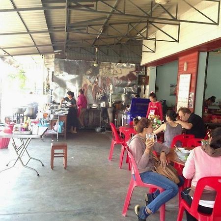 Lankham Hotel Pakse Buitenkant foto