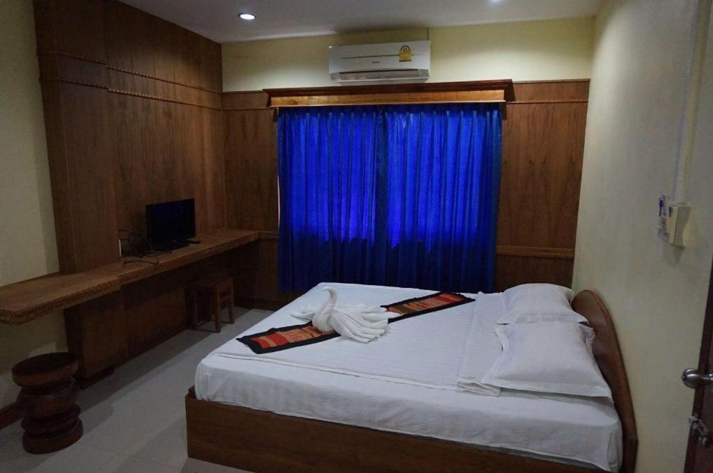 Lankham Hotel Pakse Buitenkant foto
