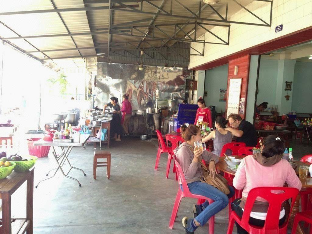 Lankham Hotel Pakse Buitenkant foto