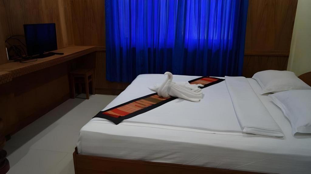 Lankham Hotel Pakse Buitenkant foto
