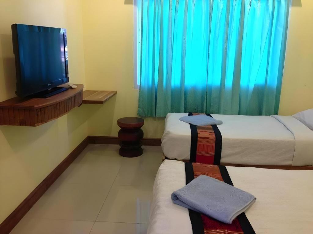 Lankham Hotel Pakse Buitenkant foto